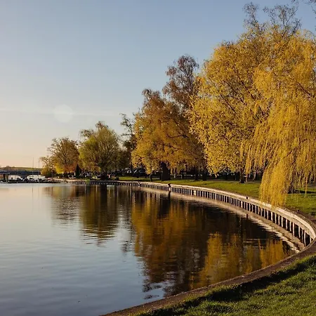 Nad Jeziorem דירה *